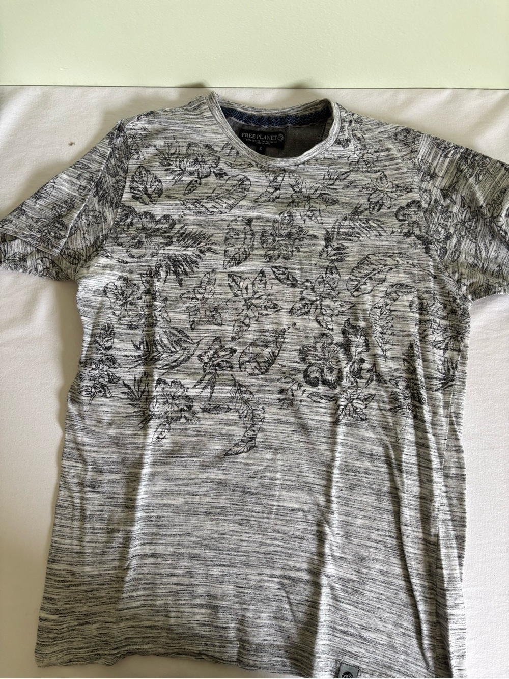 Free Planet unisex Heather Gray Floral Crew Neck Tee